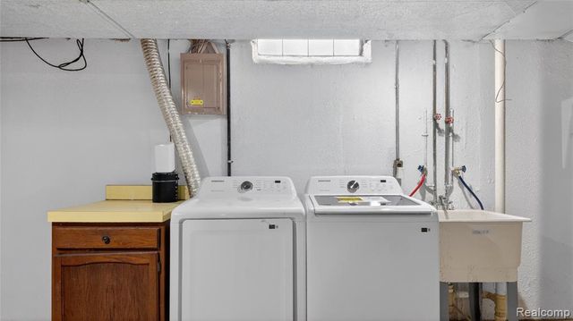 4667 Bloomfield Drive, Sterling Heights, MI 48310