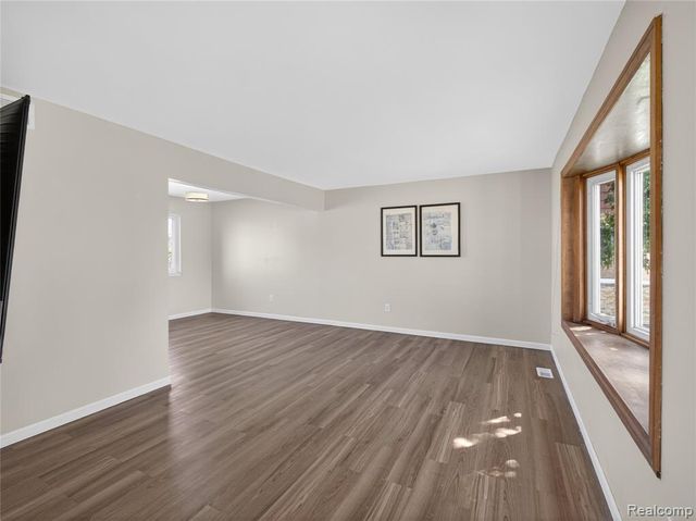 4667 Bloomfield Drive, Sterling Heights, MI 48310