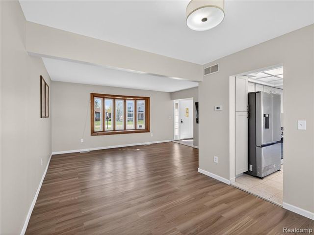 4667 Bloomfield Drive, Sterling Heights, MI 48310