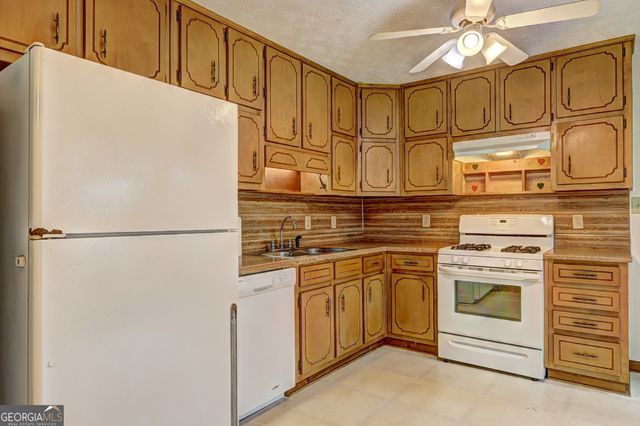 113 Black Oak Court, Stockbridge, GA 30281