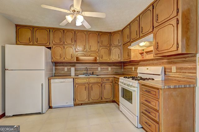 113 Black Oak Court, Stockbridge, GA 30281