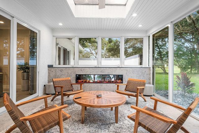 24 Oaks Lane, Boynton Beach, FL 33436