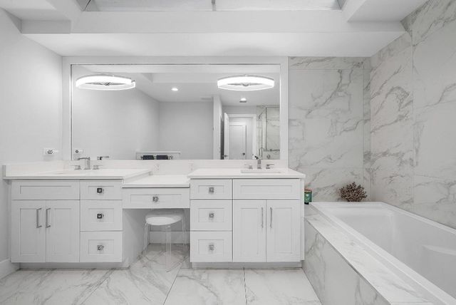 24 Oaks Lane, Boynton Beach, FL 33436