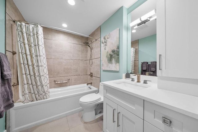 24 Oaks Lane, Boynton Beach, FL 33436