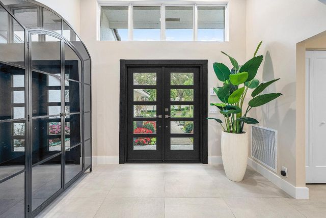 24 Oaks Lane, Boynton Beach, FL 33436