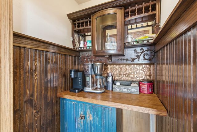 1215 N Benton Avenue, Springfield, MO 65802