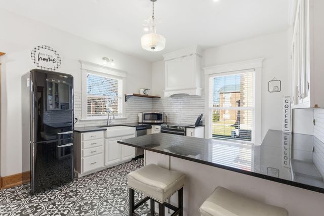 1215 N Benton Avenue, Springfield, MO 65802