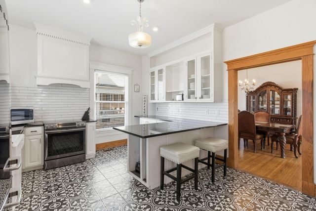 1215 N Benton Avenue, Springfield, MO 65802