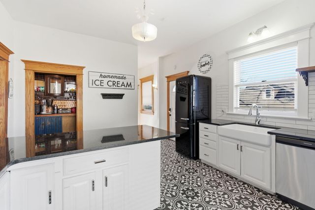 1215 N Benton Avenue, Springfield, MO 65802