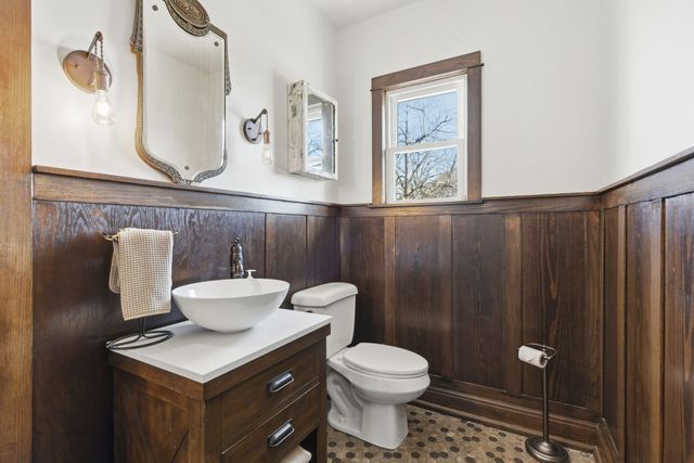 1215 N Benton Avenue, Springfield, MO 65802