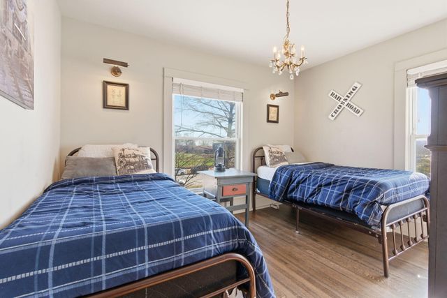 1215 N Benton Avenue, Springfield, MO 65802