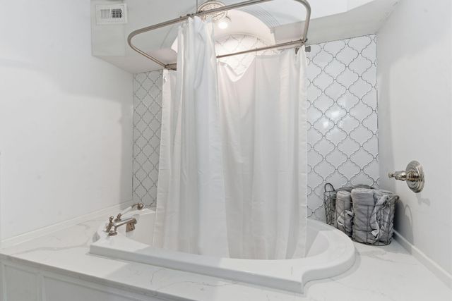 1215 N Benton Avenue, Springfield, MO 65802