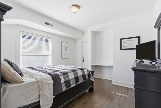 1215 N Benton Avenue, Springfield, MO 65802