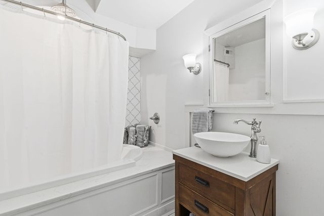 1215 N Benton Avenue, Springfield, MO 65802