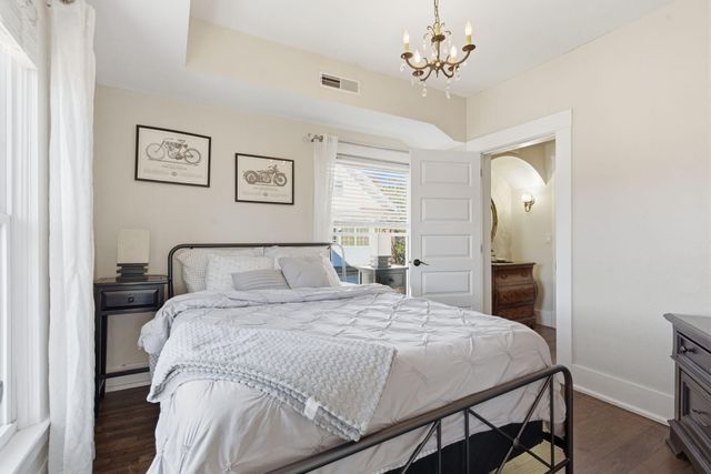 1215 N Benton Avenue, Springfield, MO 65802