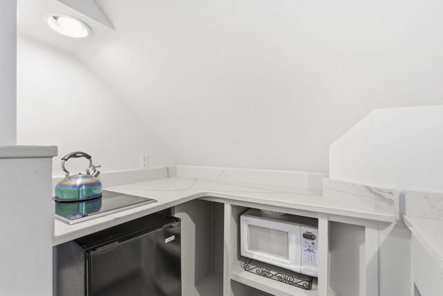 1215 N Benton Avenue, Springfield, MO 65802