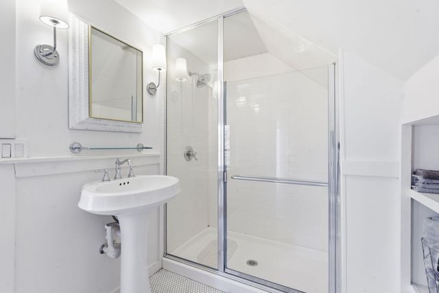 1215 N Benton Avenue, Springfield, MO 65802