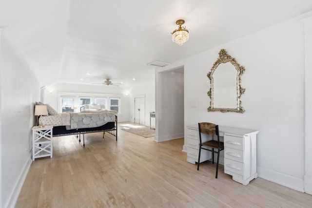 1215 N Benton Avenue, Springfield, MO 65802