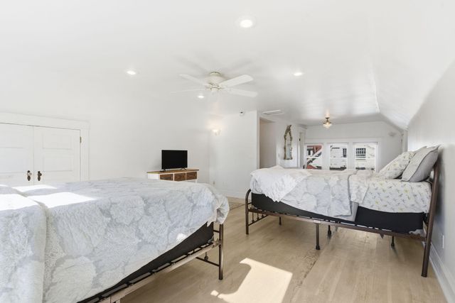 1215 N Benton Avenue, Springfield, MO 65802