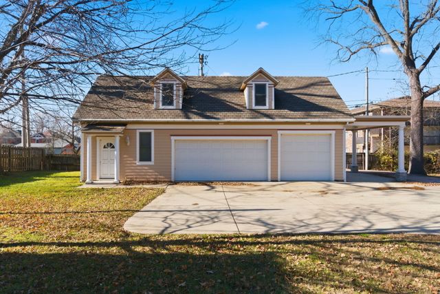 1215 N Benton Avenue, Springfield, MO 65802