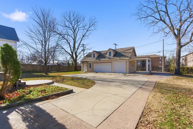 1215 N Benton Avenue, Springfield, MO 65802