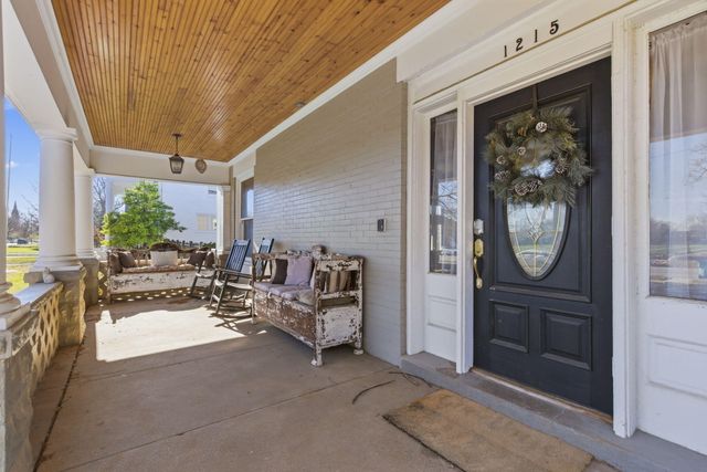 1215 N Benton Avenue, Springfield, MO 65802