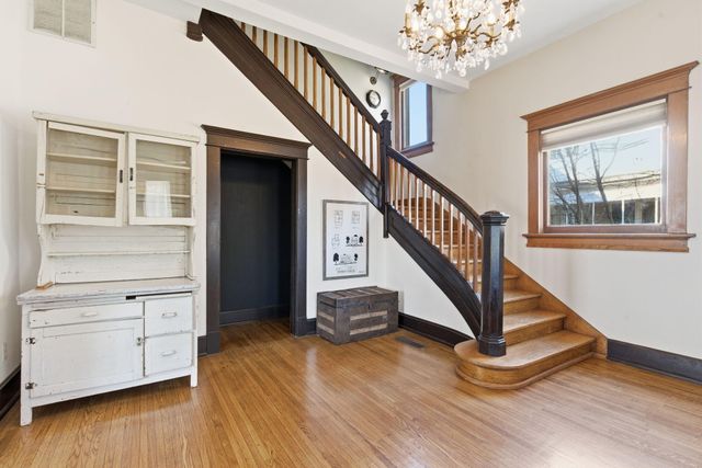 1215 N Benton Avenue, Springfield, MO 65802