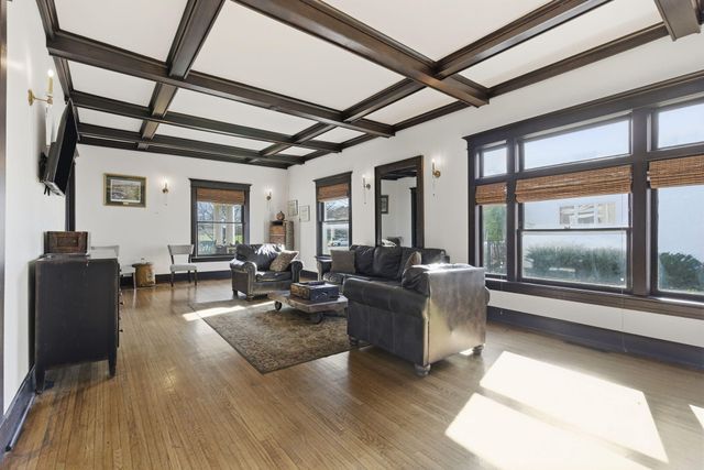 1215 N Benton Avenue, Springfield, MO 65802