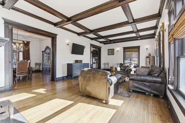 1215 N Benton Avenue, Springfield, MO 65802