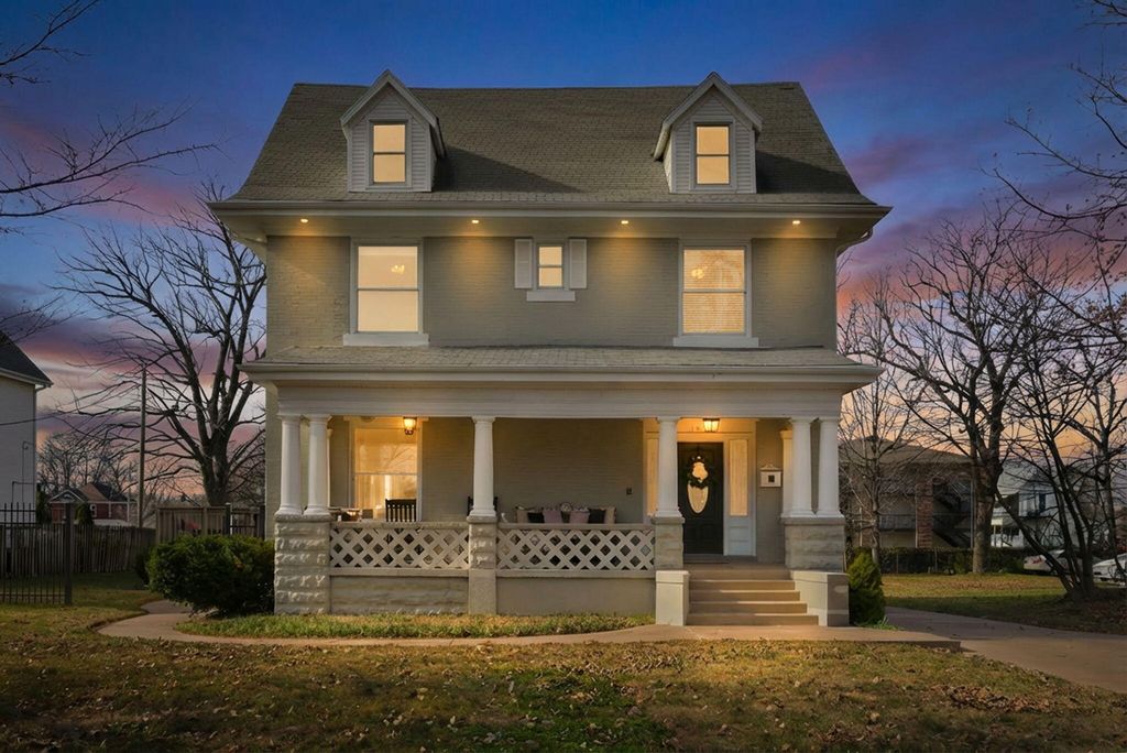 1215 N Benton Avenue, Springfield, MO 65802