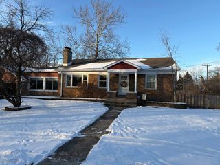 1044 S Ellsworth Avenue, Addison, IL 60101