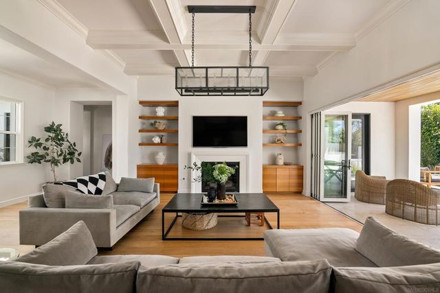 809 Sandy Court, Encinitas, CA 92024