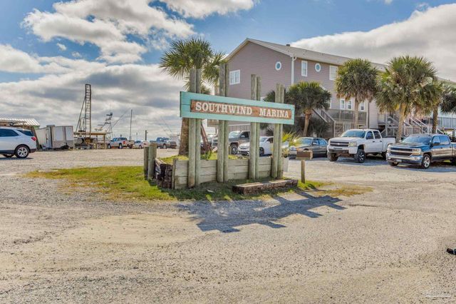 10111 Sinton Dr, Pensacola, FL 32507