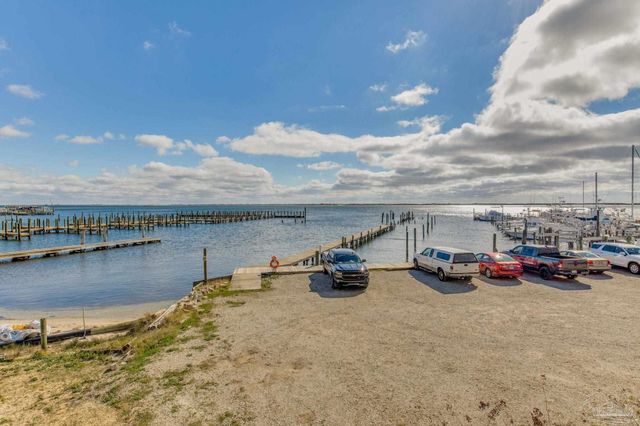 10111 Sinton Dr, Pensacola, FL 32507
