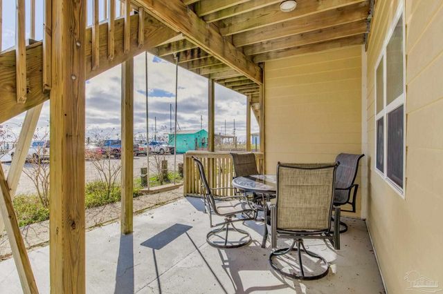 10111 Sinton Dr, Pensacola, FL 32507