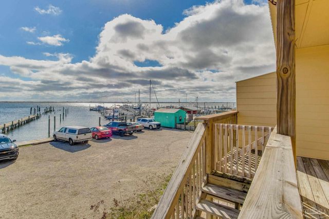 10111 Sinton Dr, Pensacola, FL 32507
