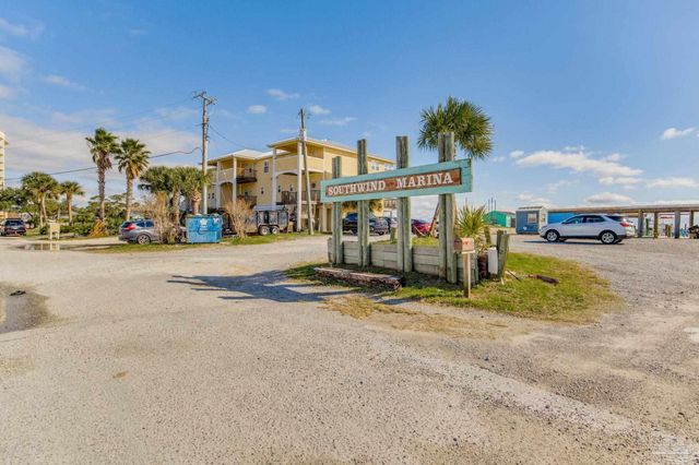 10111 Sinton Dr, Pensacola, FL 32507