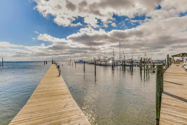 10111 Sinton Dr, Pensacola, FL 32507