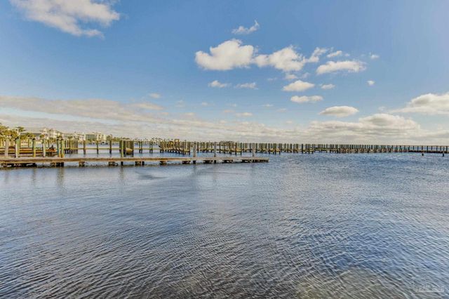 10111 Sinton Dr, Pensacola, FL 32507