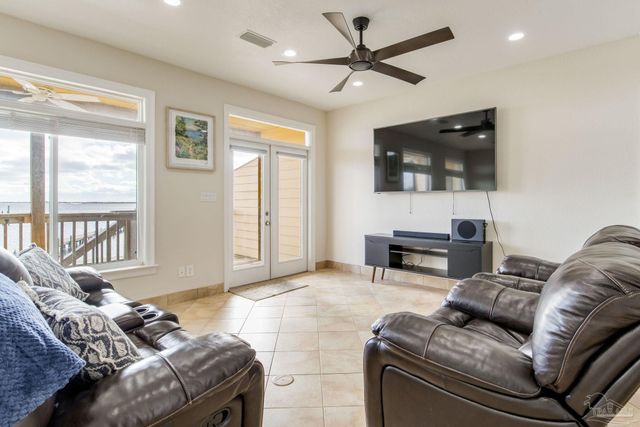 10111 Sinton Dr, Pensacola, FL 32507