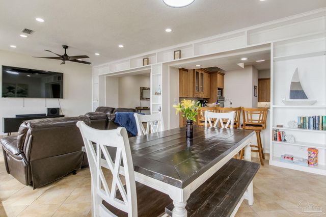 10111 Sinton Dr, Pensacola, FL 32507