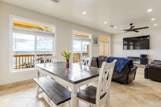 10111 Sinton Dr, Pensacola, FL 32507