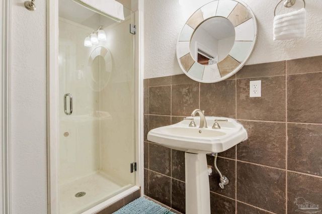 10111 Sinton Dr, Pensacola, FL 32507