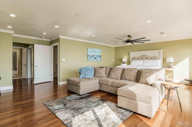 10111 Sinton Dr, Pensacola, FL 32507