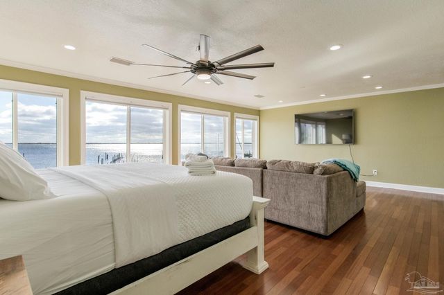 10111 Sinton Dr, Pensacola, FL 32507