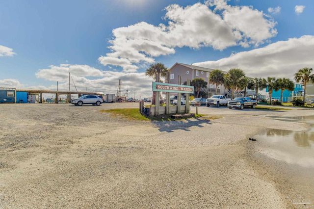 10111 Sinton Dr, Pensacola, FL 32507