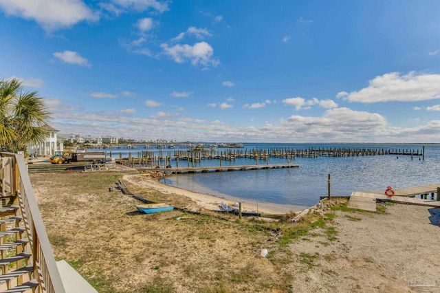 10111 Sinton Dr, Pensacola, FL 32507