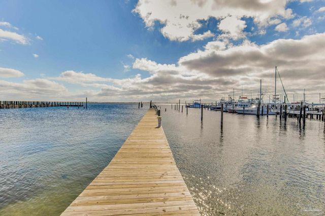 10111 Sinton Dr, Pensacola, FL 32507
