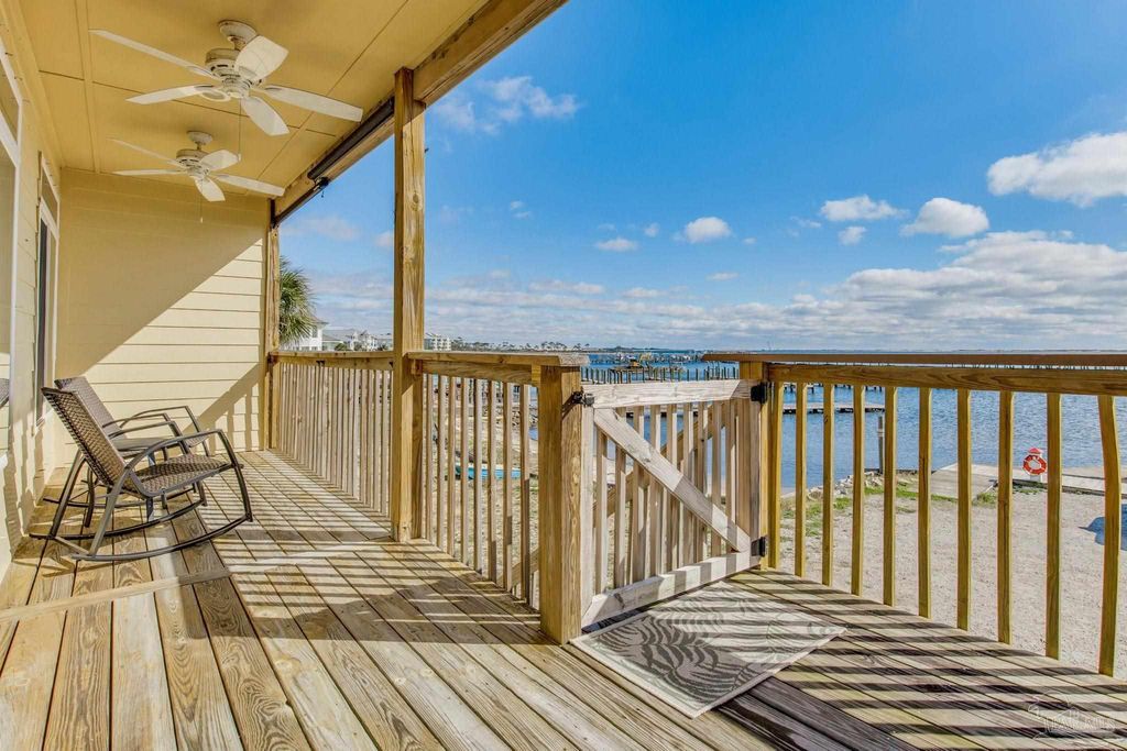 10111 Sinton Dr, Pensacola, FL 32507