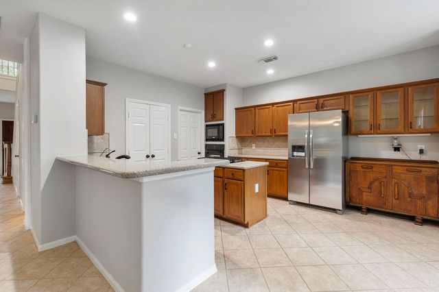 150 W Bristol Oak Circle, The Woodlands, TX 77382